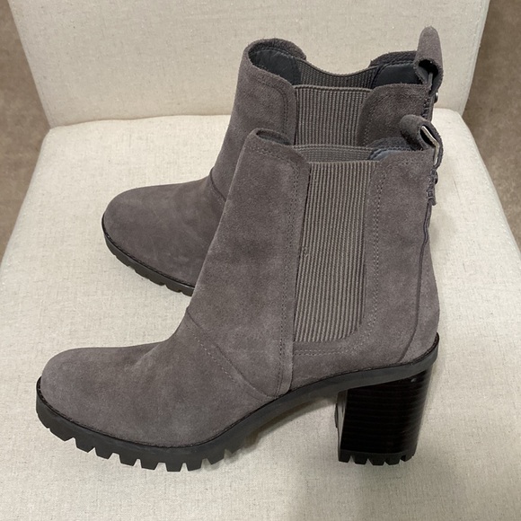 UGG NEW Waterproof hazel Chelsea suede heeled ankle booties basically brand new - Picture 10 of 16